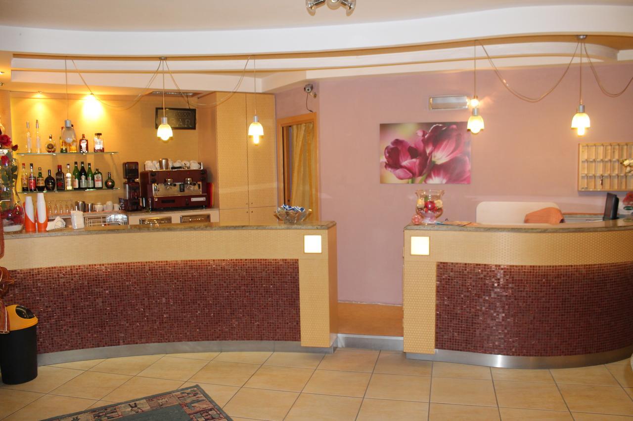 רימיני Hotel Oblio מראה חיצוני תמונה