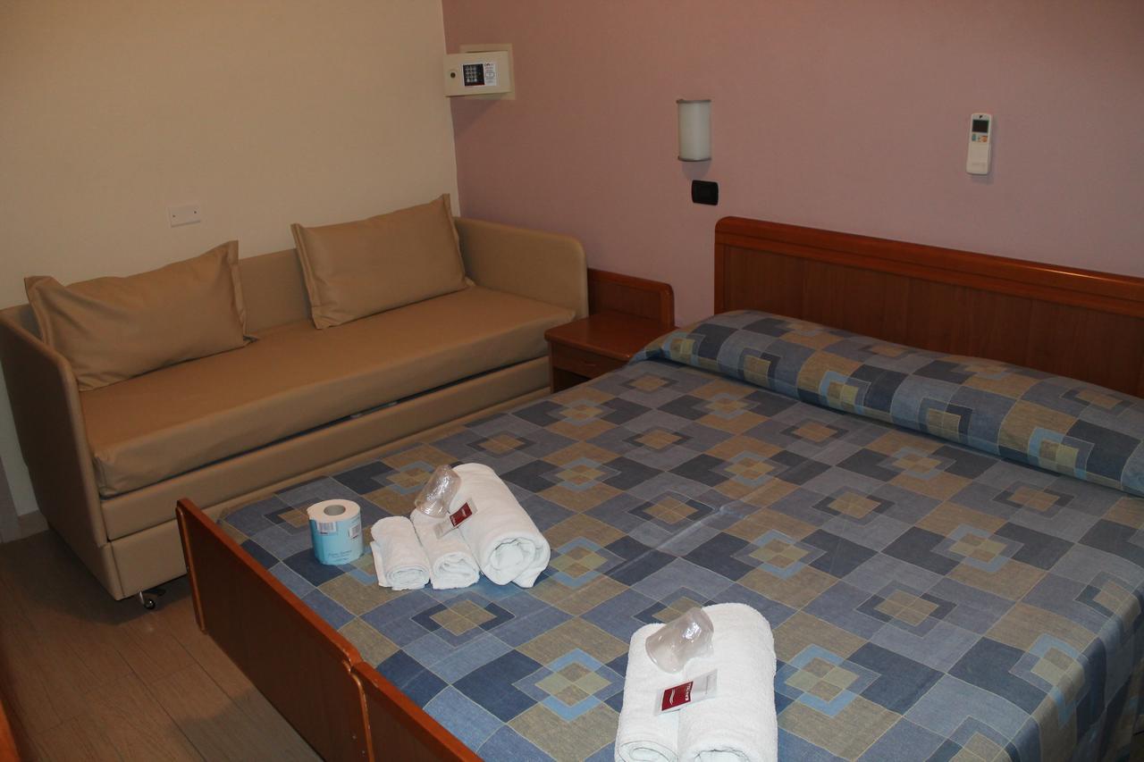 רימיני Hotel Oblio מראה חיצוני תמונה