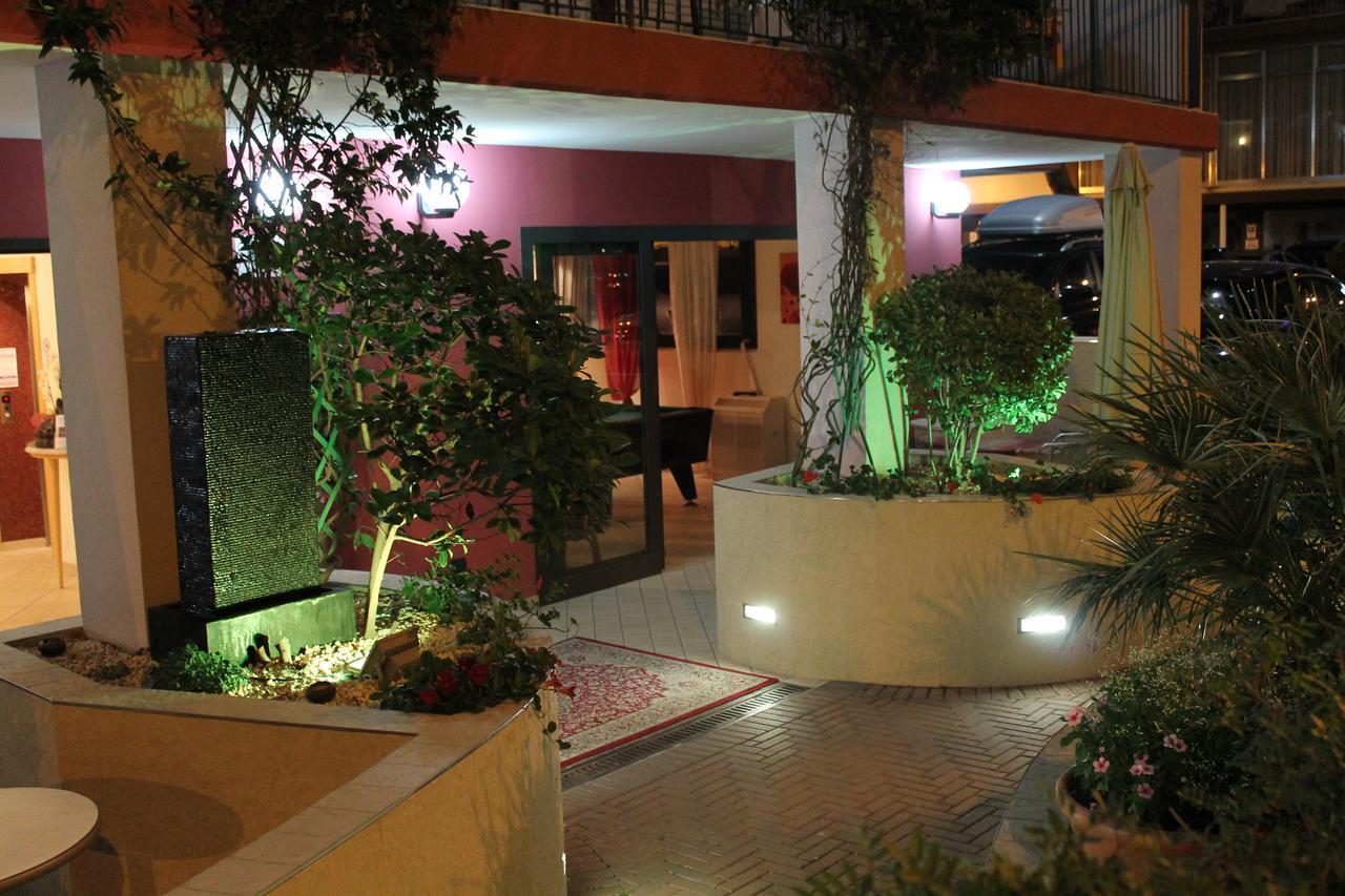 רימיני Hotel Oblio מראה חיצוני תמונה